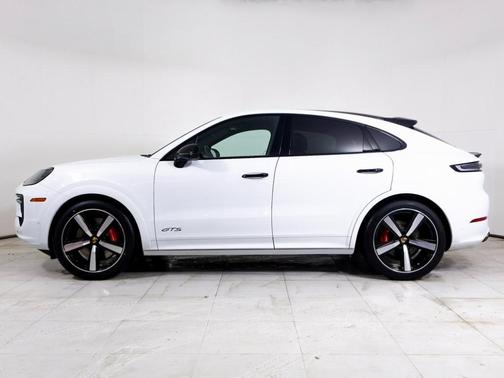 2025 Porsche Cayenne GTS