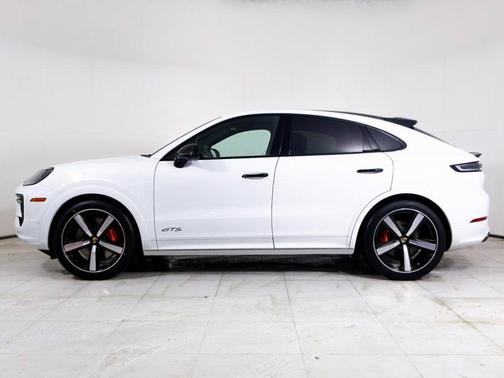 2025 Porsche Cayenne GTS