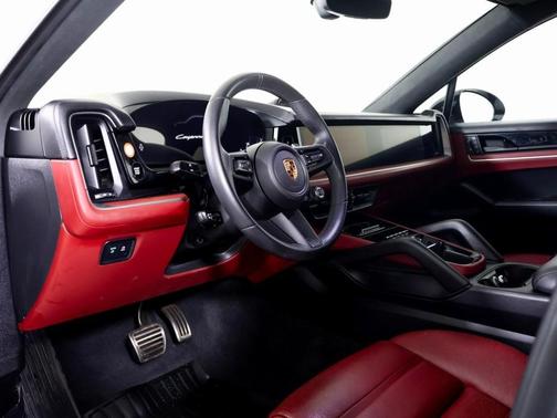 2025 Porsche Cayenne GTS