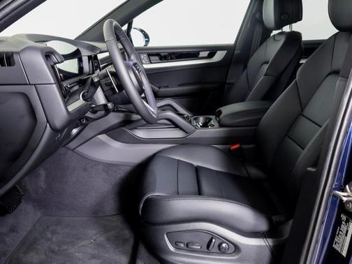 2025 Porsche Cayenne Base
