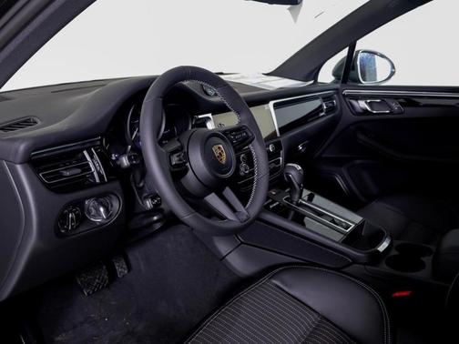 2025 Porsche Macan T