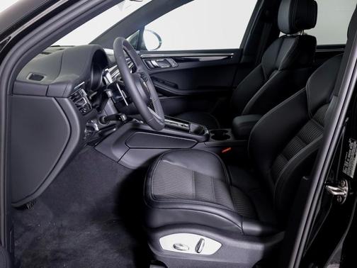 2025 Porsche Macan T
