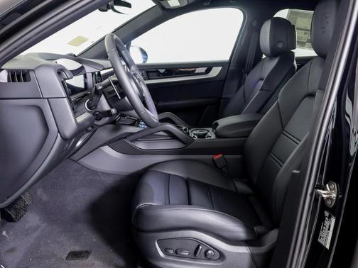 2025 Porsche Cayenne AWD