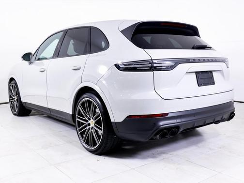 2023 Porsche Cayenne Platinum Edition