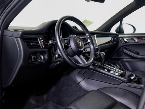 Volcano Grey Metallic 2022 Porsche Macan Base