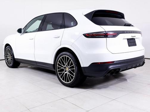 2023 Porsche Cayenne Platinum Edition