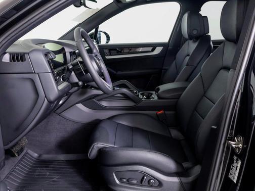 2025 Porsche Cayenne Base