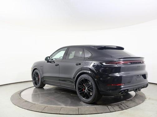 2025 Porsche Cayenne Turbo