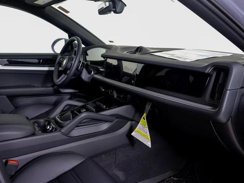 2025 Porsche Cayenne AWD