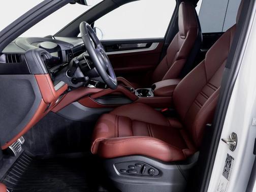 2024 Porsche Cayenne S