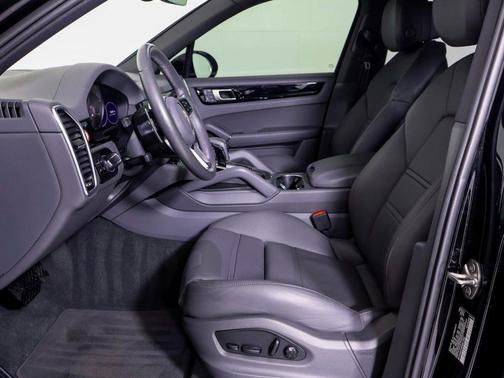 2023 Porsche Cayenne 
