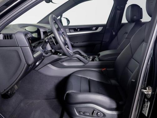 2025 Porsche Cayenne Base