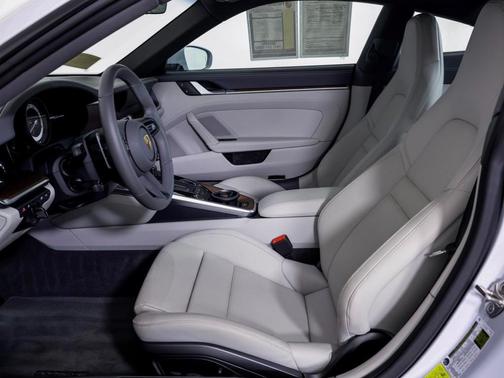 2024 Porsche 911 Carrera