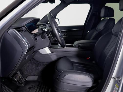 2025 Land Rover Range Rover P530 SE 7 Seat