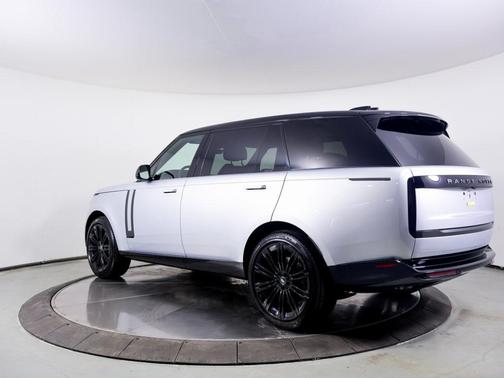 2025 Land Rover Range Rover P530 SE 7 Seat