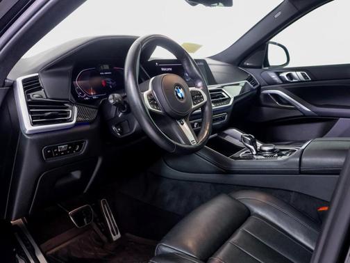 2021 BMW X6 M50i