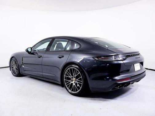 2023 Porsche Panamera 4 Platinum Edition