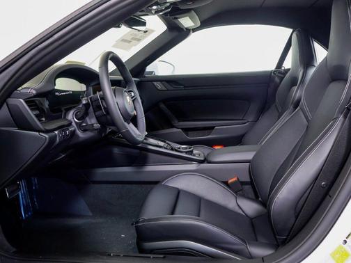 2026 Porsche 911 Carrera 4 GTS