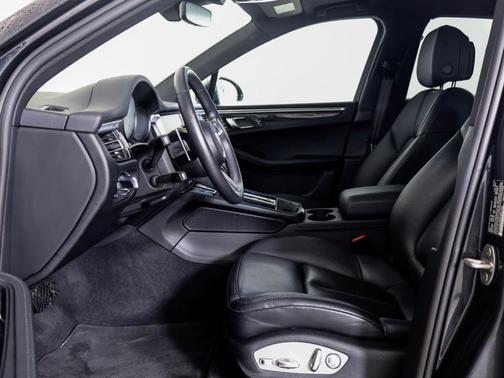 Volcano Gray Metallic 2025 Porsche Macan