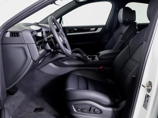 2025 Porsche Cayenne AWD