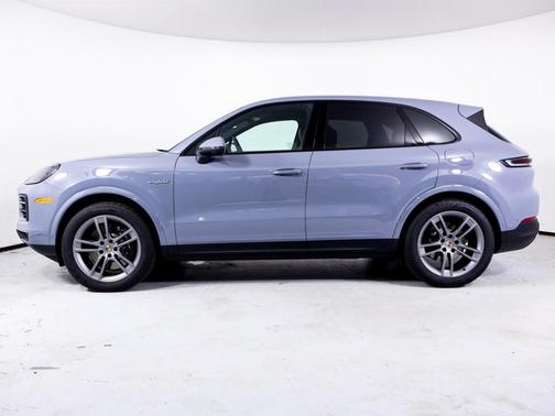 2025 Porsche Cayenne AWD