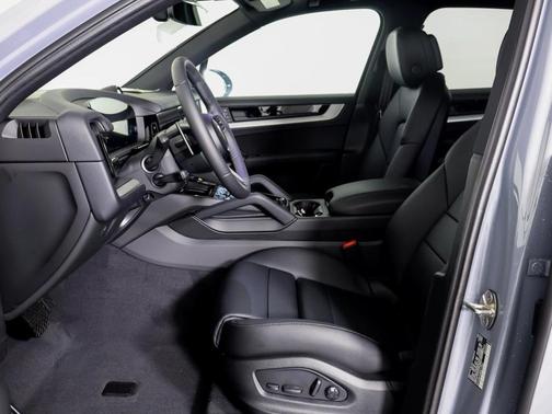 2025 Porsche Cayenne AWD