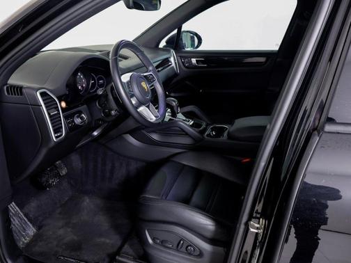 2023 Porsche Cayenne 