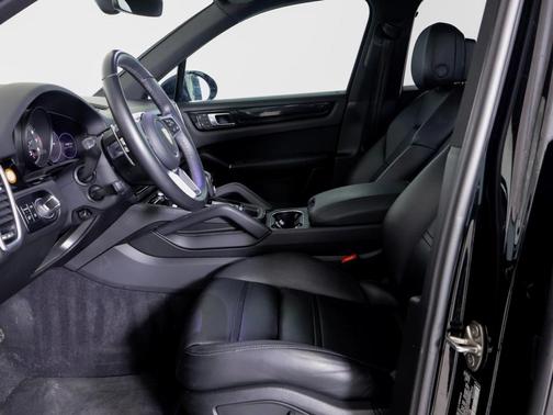 2023 Porsche Cayenne 