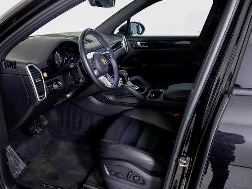 2023 Porsche Cayenne 