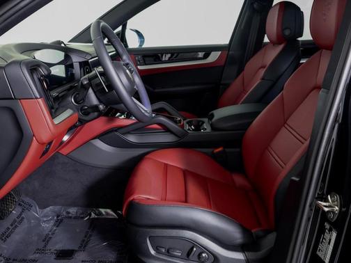 2025 Porsche Cayenne Base