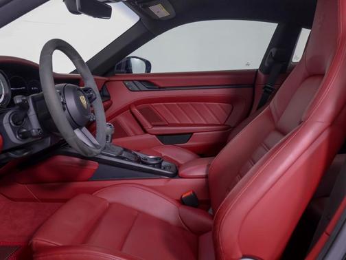 2024 Porsche 911 Carrera 4 GTS