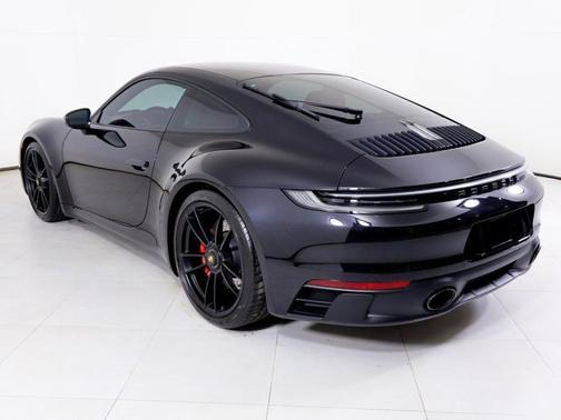 2024 Porsche 911 Carrera 4 GTS