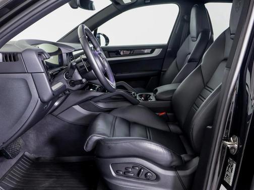 2024 Porsche Cayenne Base