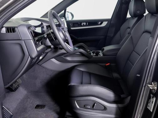 2025 Porsche Cayenne Base