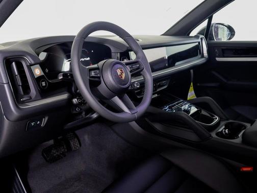 2025 Porsche Cayenne Base