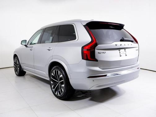 2025 Volvo XC90 B5 Plus