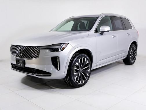 2025 Volvo XC90 B5 Plus