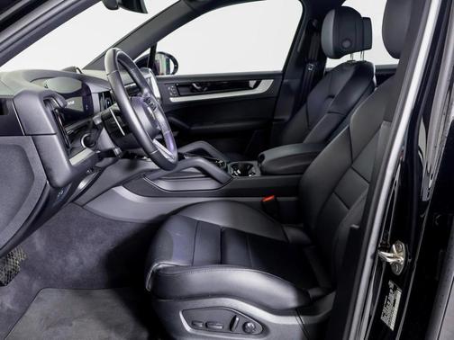 2024 Porsche Cayenne Base