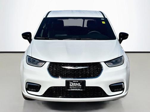 Bright White Clearcoat 2025 Chrysler Pacifica L