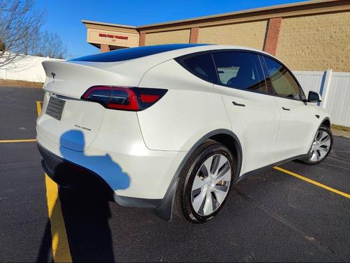 Pearl White Multi-Coat 2023 Tesla Model Y Long Range Dual Motor All-Wheel Drive