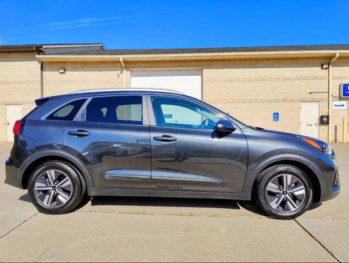 2022 Kia Niro LXS