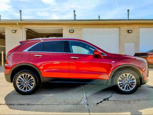 2024 Cadillac XT4 Premium Luxury