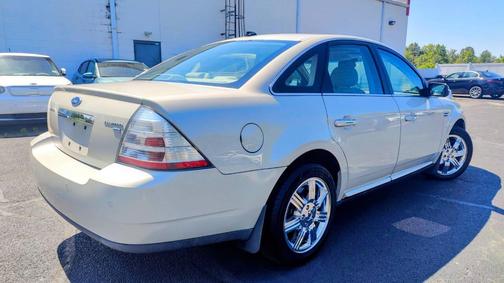 Beige 2008 Ford Taurus Limited