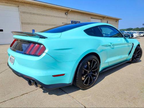 2017 Ford Shelby GT350 Base