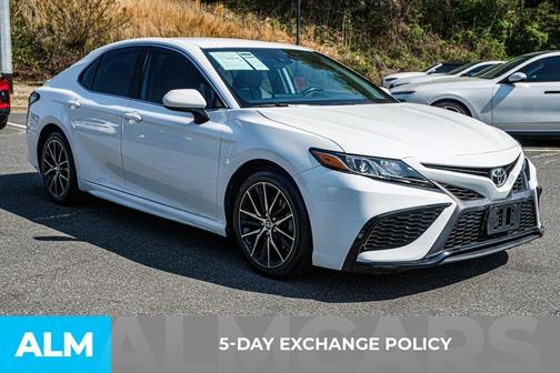 Super White 2021 Toyota Camry SE