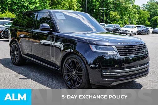 Ligurian Black In Gloss Finish 2024 Land Rover Range Rover P530 SE