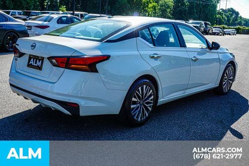 Glacier White 2025 Nissan Altima SV
