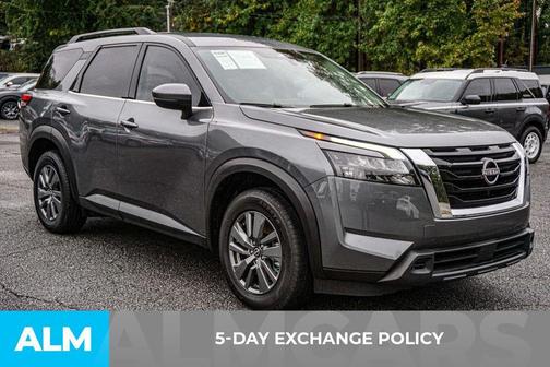 2025 Nissan Pathfinder SV