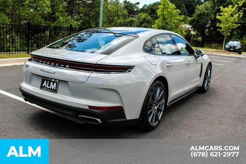 2025 Porsche Panamera 4