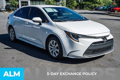 Wind Chill Pearl / Midnight Black Metallic 2023 Toyota Corolla LE